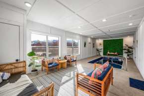 New Listing! Indoor Private Heated Pool, Less than 2 miles from Dollywood, Walk to Parkway, 4 Ensuite Bedrooms Sleeps 14, Dog Friendly, Game Room with TV, Arcade and Foosball, Hot Tub, BBQ, Smart TV a